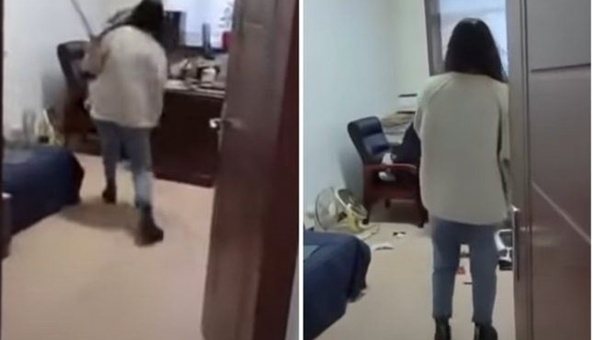 موظفة ترد على تحرش مديرها بالمكنسة