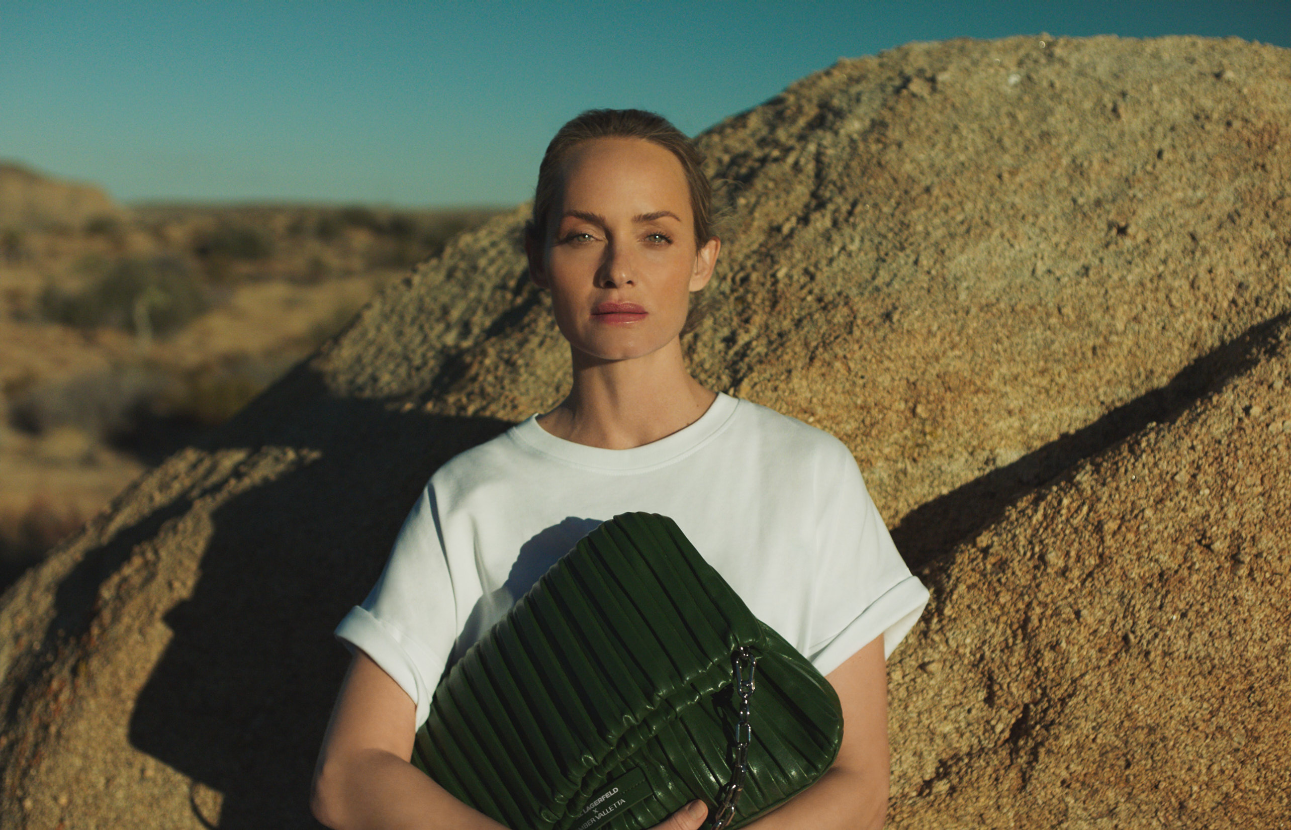 مجموعة KARL LAGERFELD X AMBER VALLETTA الصغيرة لموسم ربيع وصيف 2021