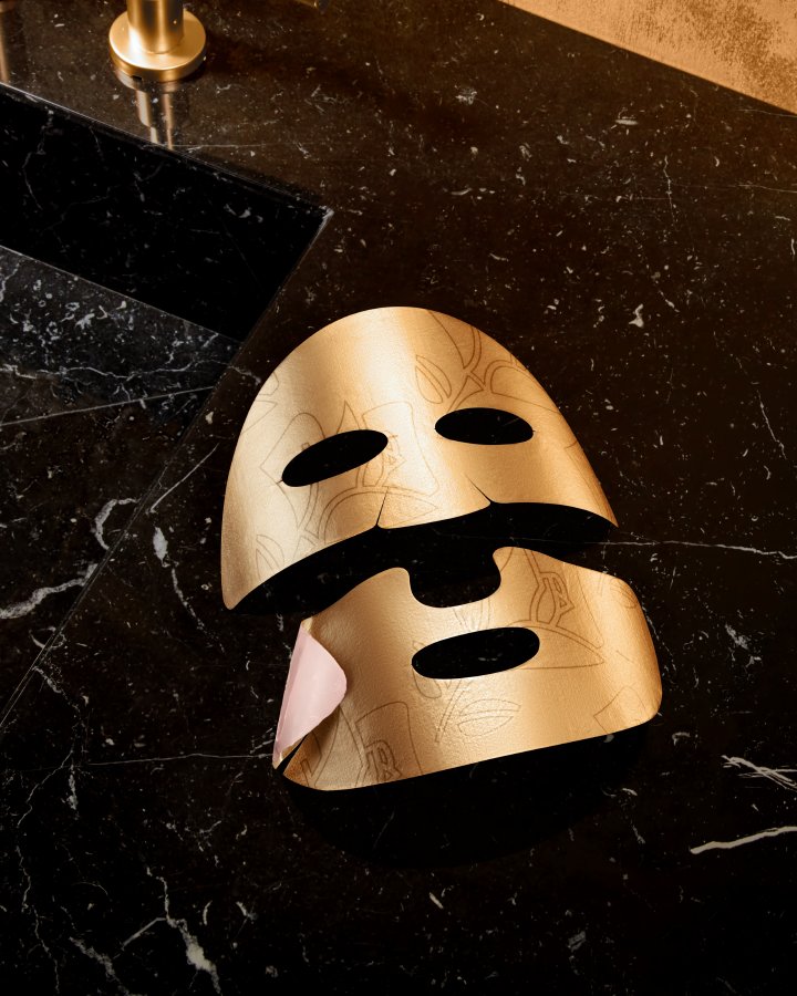 ماسك معزّز بالذهب عيار 24 قيراطاً لإشراقة ذهبية فورية من Lancôme