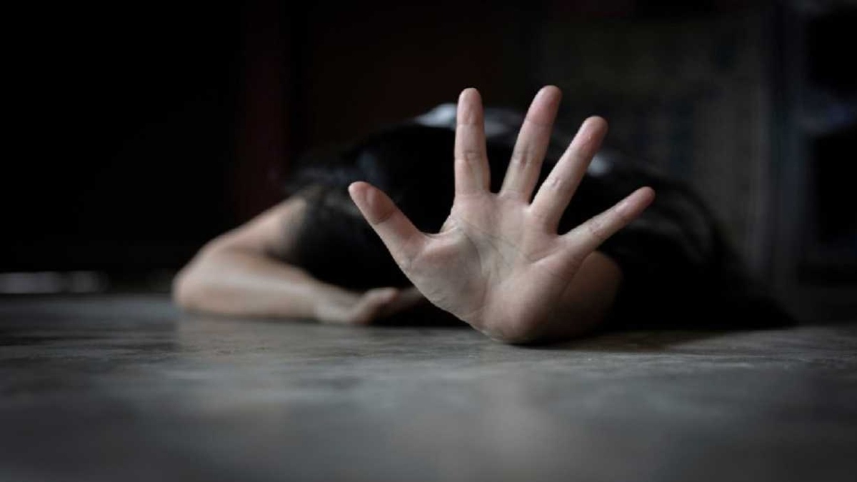 شاب يقتل ابنة خالته حرقا بعدما فشل في اغتصابها