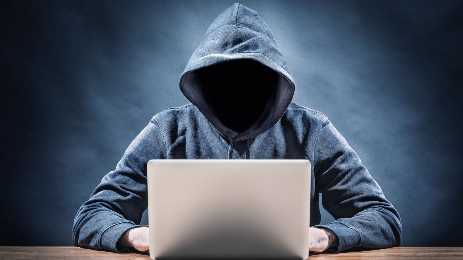 عصابة تستدرج شابا بصورة فتاة جميلة لسرقته والاعتداء عليه