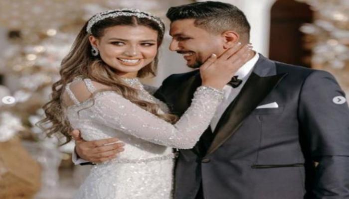 علي غزلان يقوم باستعراض مجموعة صور