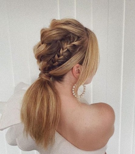 تسريحات شعر مميزة وأنيقة موضة 2021