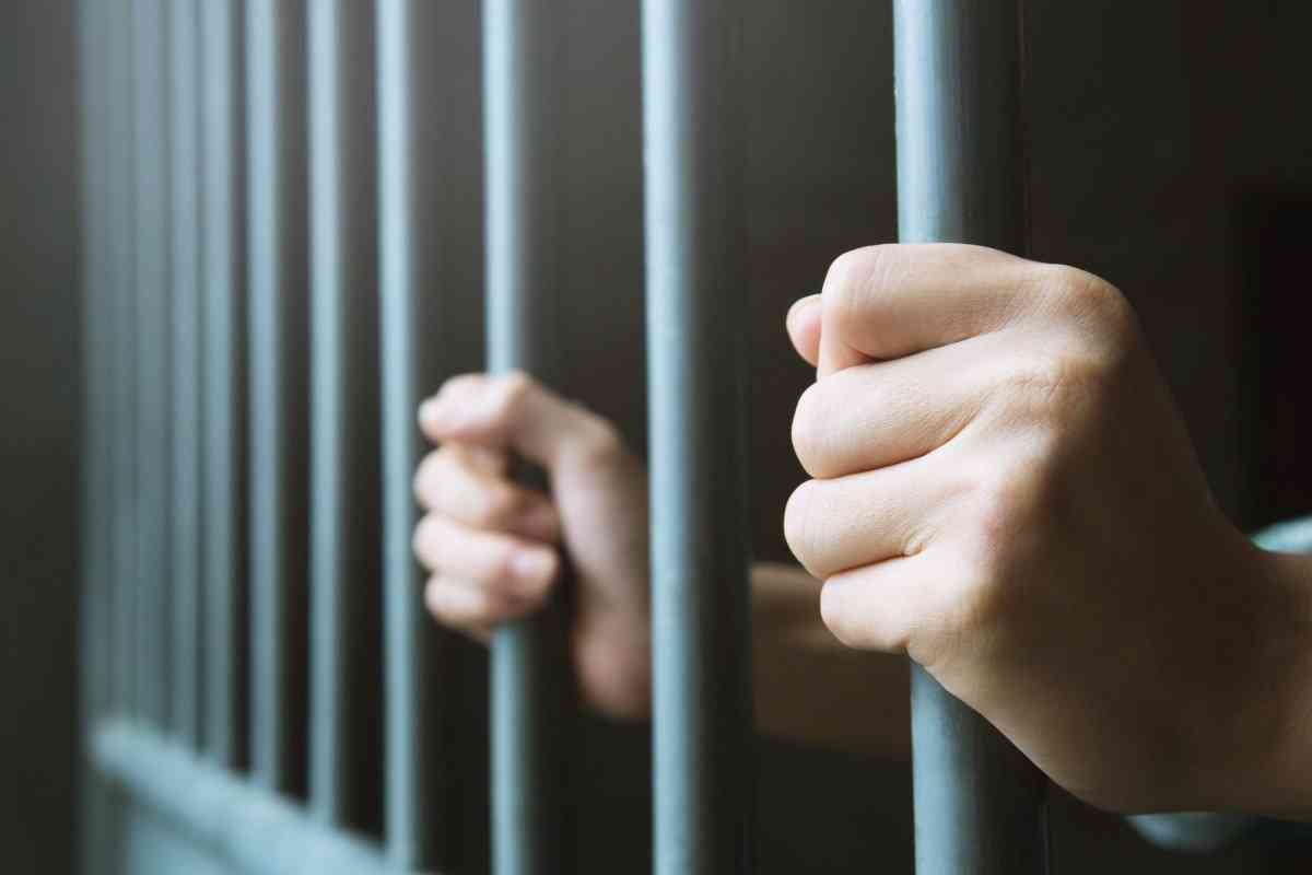 الحكم على شخص عاشر متوفية معاشرة الأزواج ثم أحرق جثتها