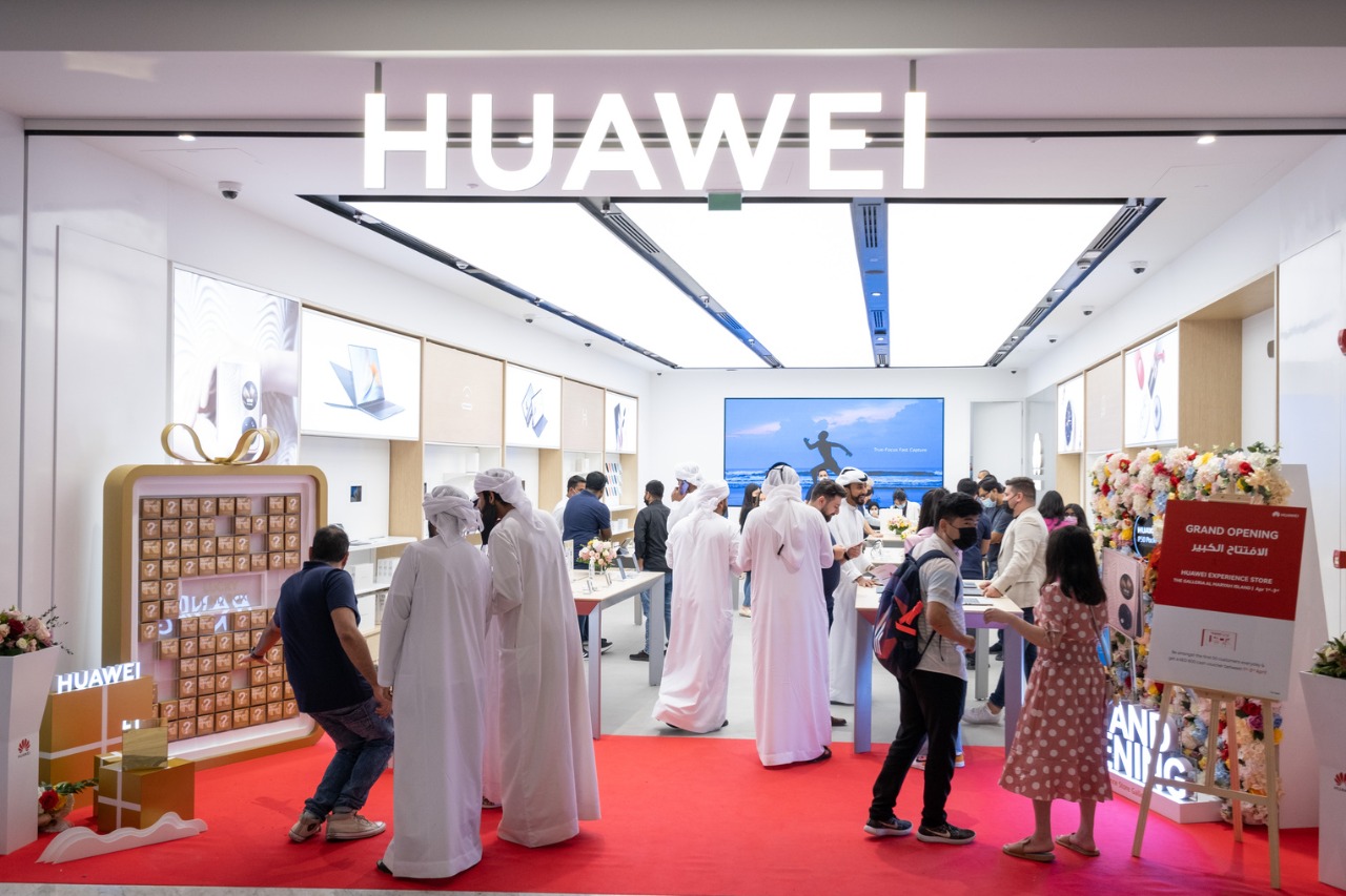 افتتاح أول متاجر تجربة هواوي في أبو ظبي والشارقة