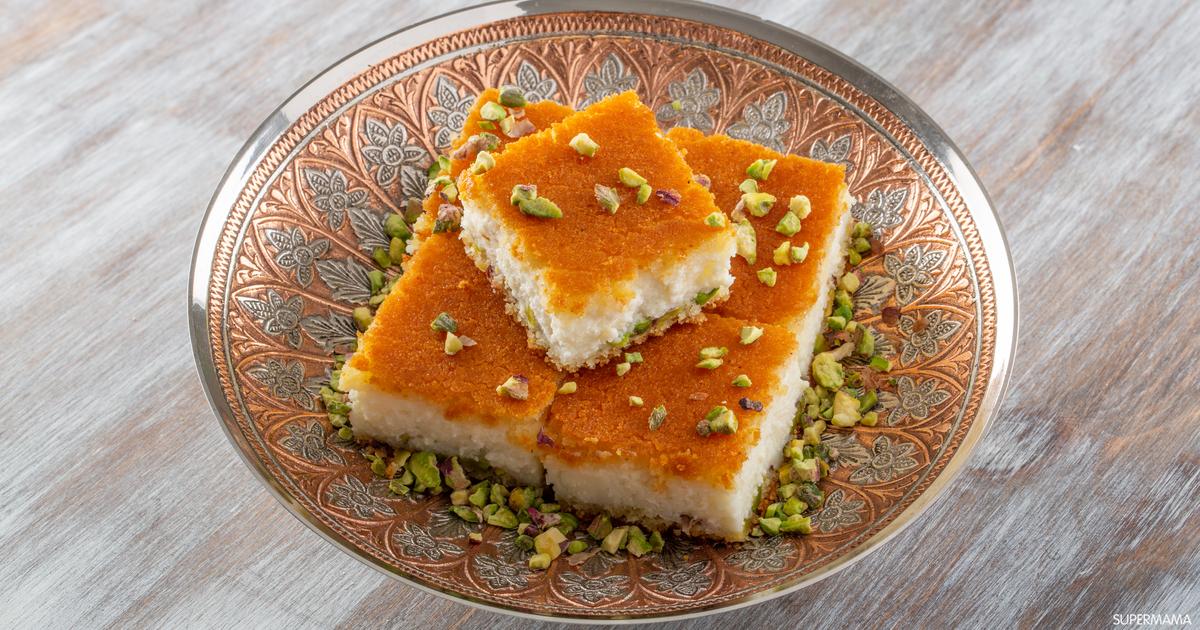 طريقة عمل بسبوسة بالكنافة والقشطة لشهر رمضان 2022