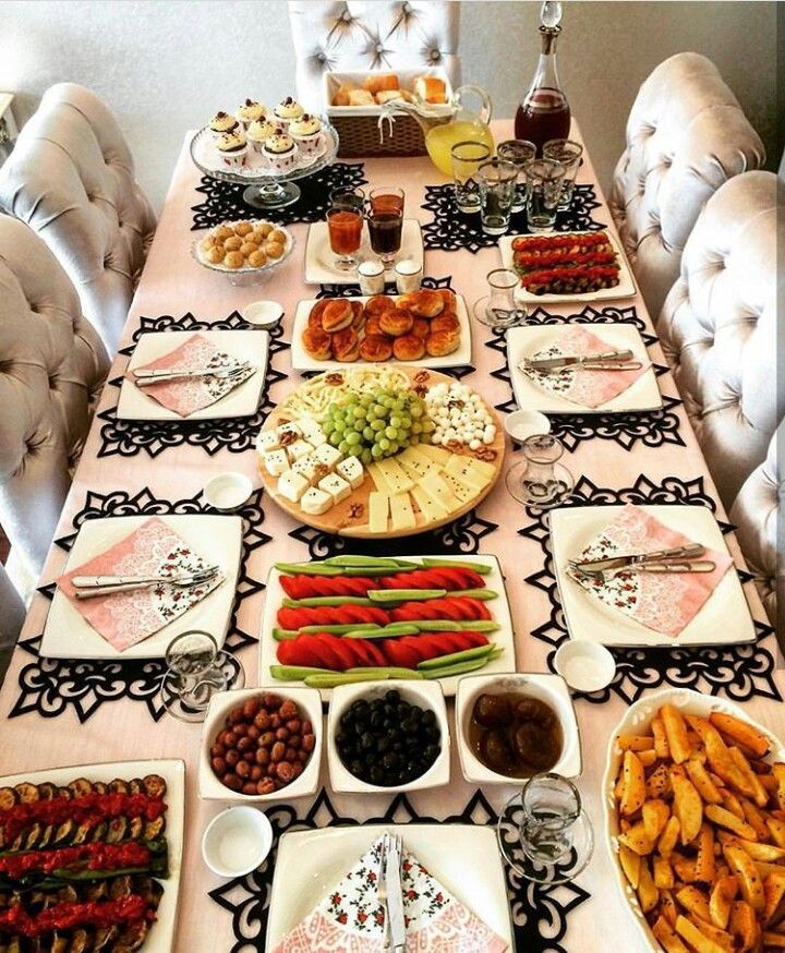 ترتيب طاولة الطعام