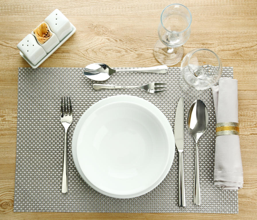 ترتيب طاولة الطعام