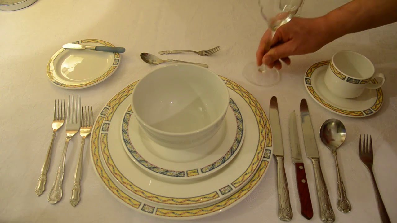 ترتيب مائدة الطعام