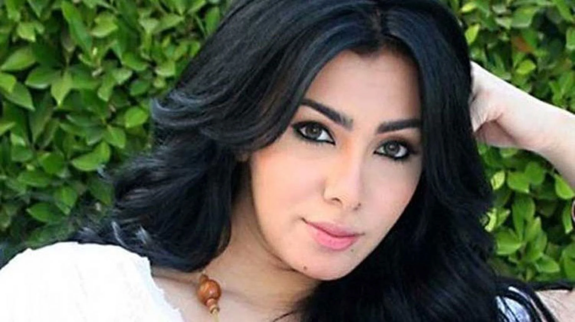 ميرهان حسين على الشاطئ