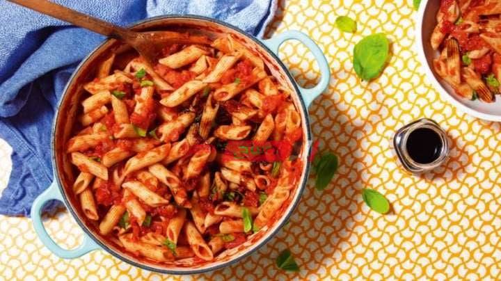 طريقة عمل مكرونة أرابياتا بالزيتون