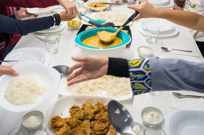 عبارات دعوة عشاء عائلي تويتر