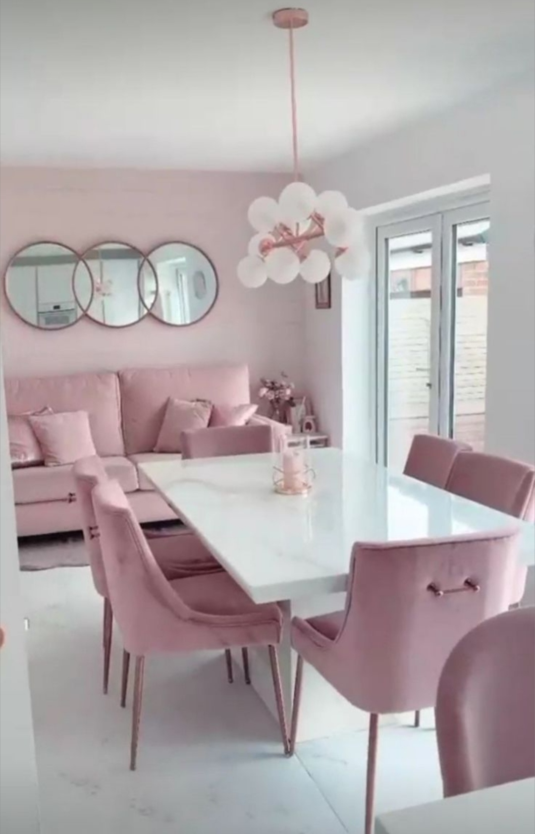 اللون المناسب مع الوردي الفاتح