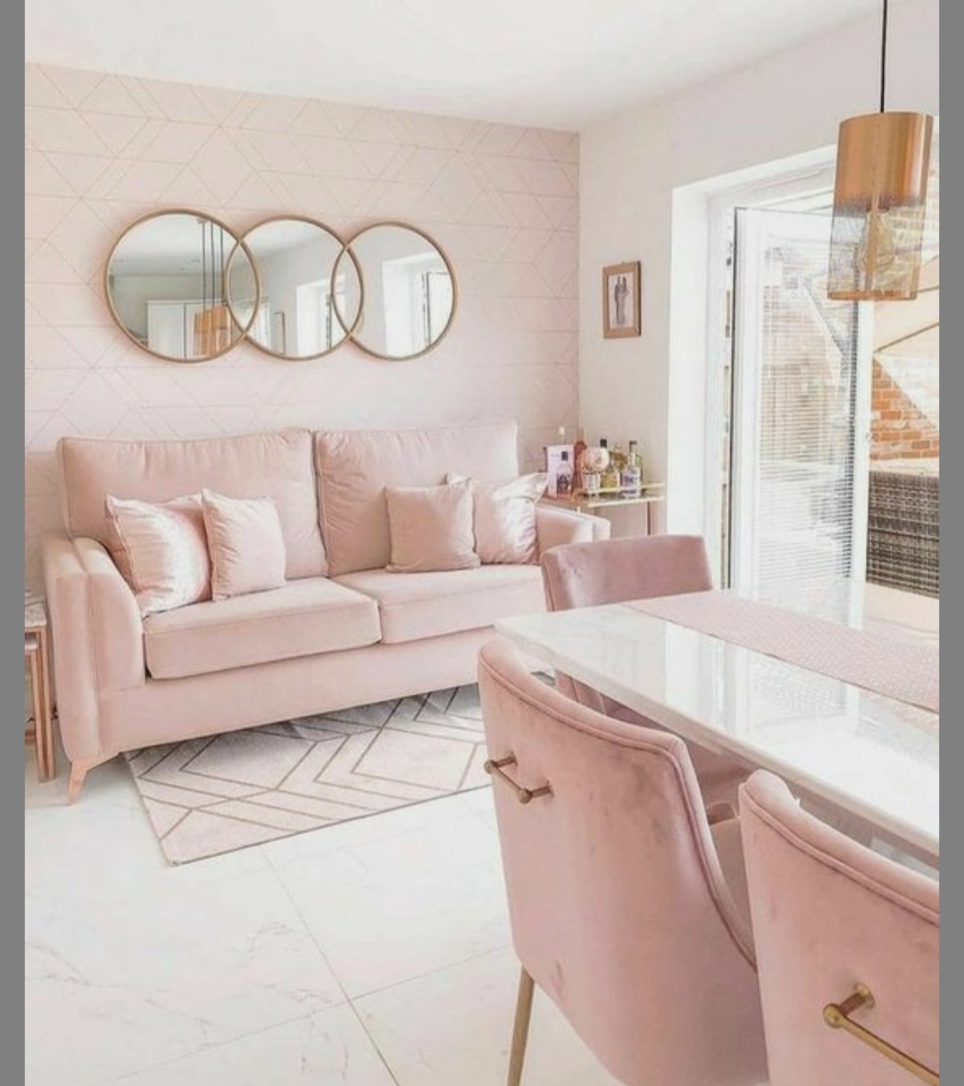 اللون المناسب مع الوردي الفاتح