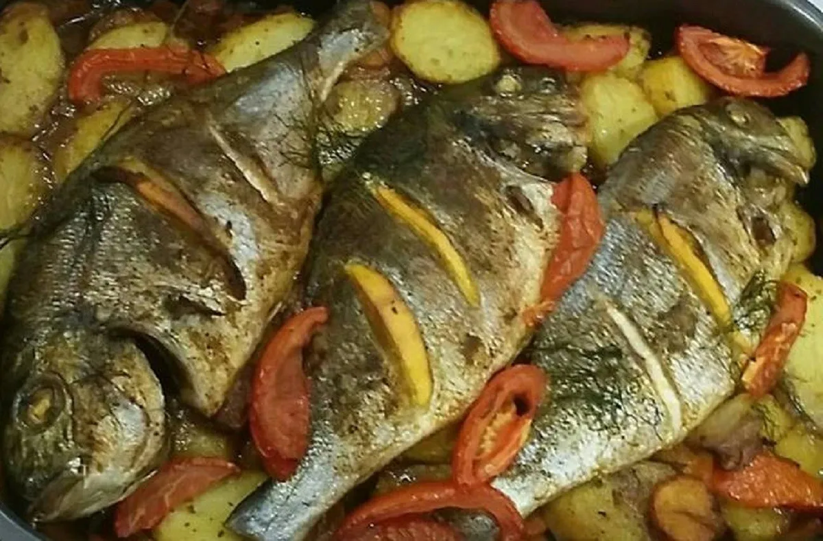 طريقة عمل صنية سمك بالخضروات