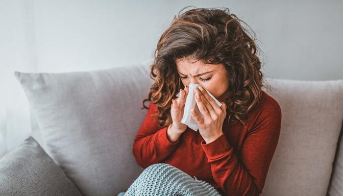 هل يمكن التفرقة بين الإنفلونزا و أوميكرون؟
