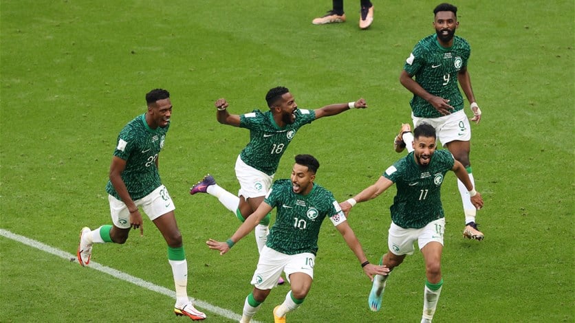 النجوم يحتفلون بفوز المنتخب السعودي