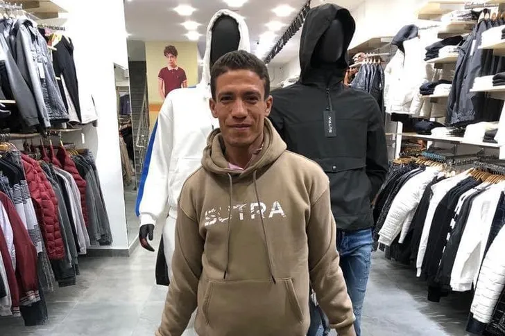 تفاصيل إلقاء القبض على عامل النظافة محمد عادل