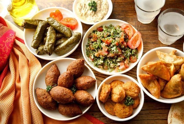 الطعام والشراب والموائد في المنام