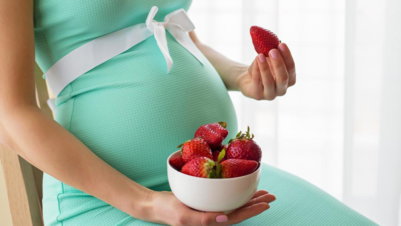 فوائد وأضرار الفراولة للحامل