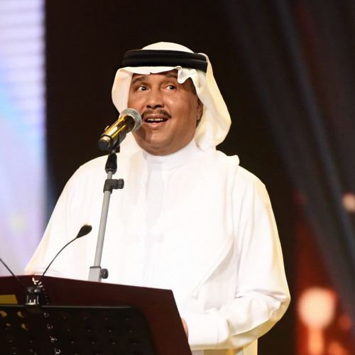 محمد عبده يستقبل النجوم على المسرح