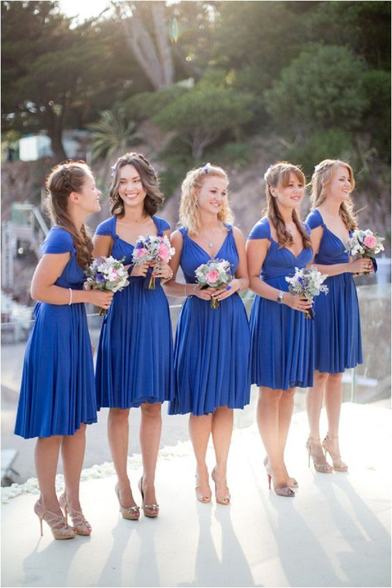 ثيم فساتين زفاف باللون الأزرق