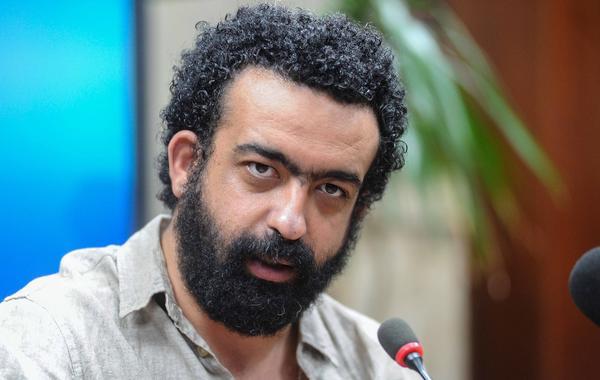 أزمة صحية وجلطة بالقلب آخر تطورات الحالة الصحية للمخرج ماندو العدل