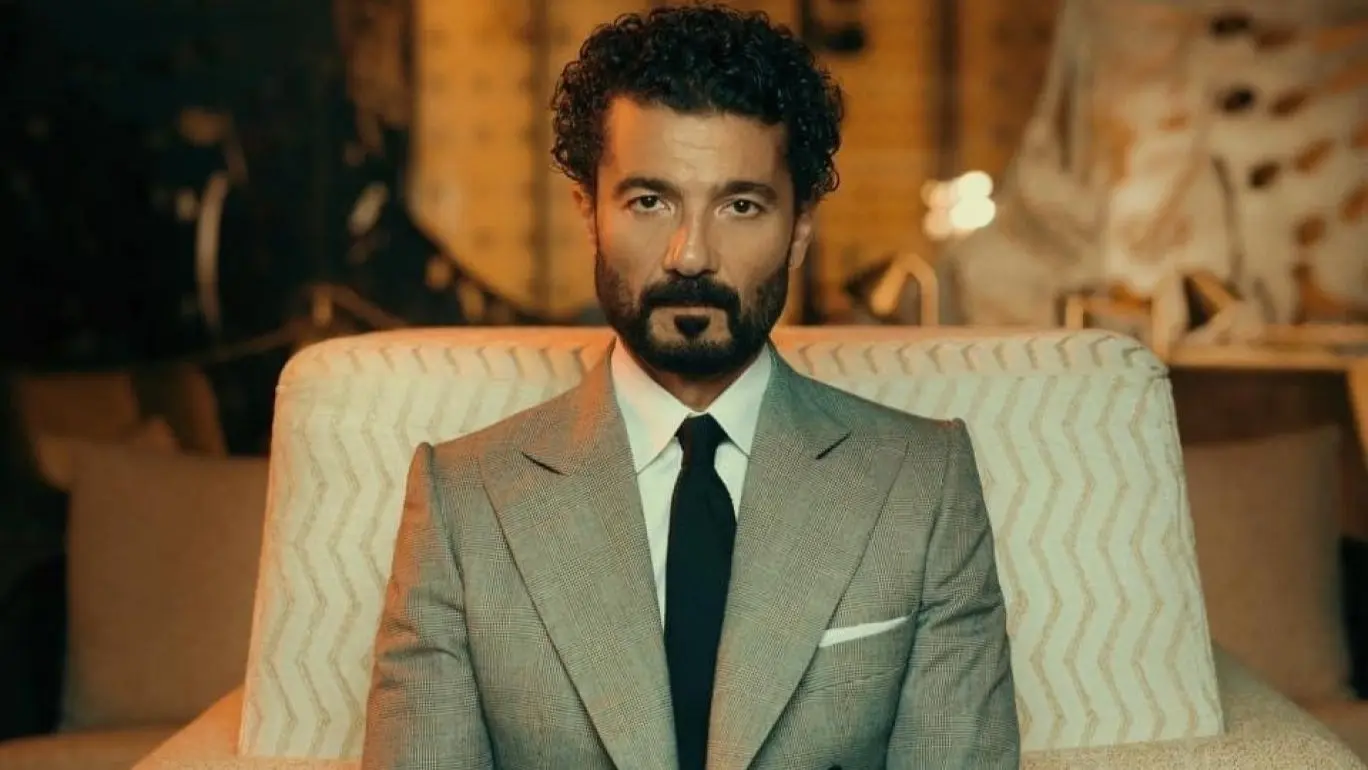 خالد النبوي يكرر واقعة عمرو دياب ويصرخ في أحد المعجبين