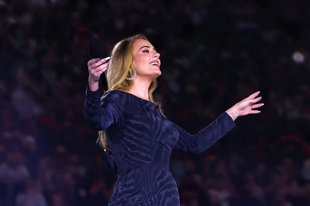 أديل توقف عرضها الغنائي في ميونخ بسبب حبها الشديد للأوليمبياد