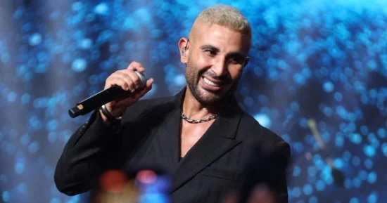 أول حفلات أحمد سعد بعد التعافي ويداعب جمهوره بقالي فترة أجازة ولسة مالينتش