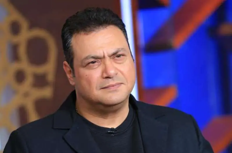 مراد مكرم يكتب منشورًا عن الاحتفال برأس السنة مش مناسبة دينية