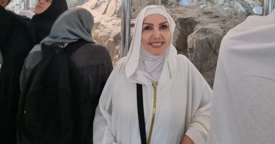 نادية مصطفى توثق اللحظات الروحانية خلال أداءها مناسك العمرة