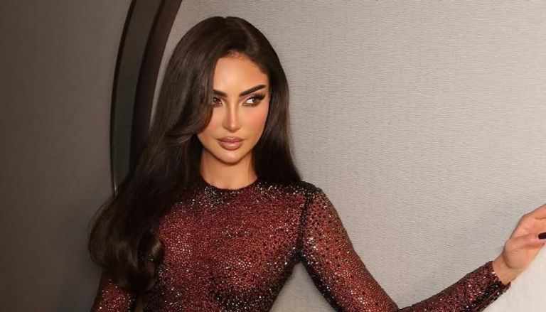 إطلالة "نور الغندور" وناقد الموضة