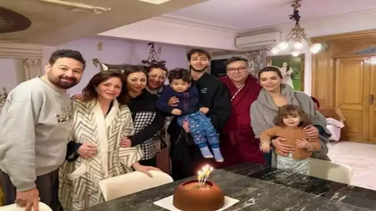 إلهام شاهين تحتفل بـ2025 مع عائلتها