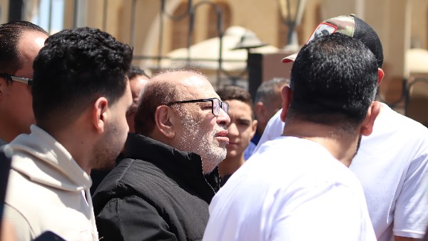 انتهاكات في جنازة سليمان عيد تثير غضب أصدقاؤه