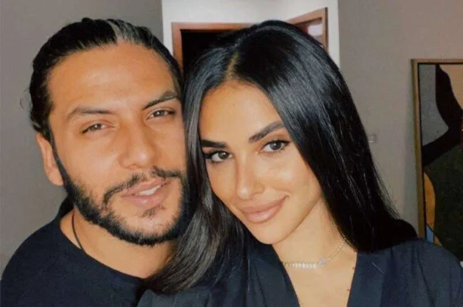 بعد الهجوم الشديد عليهما لتلفظهما بألفاظ غير لائقة ضد المصورين الصحفيين محمد السباعي وآية سماحة يقدمان اعتذاراتهما