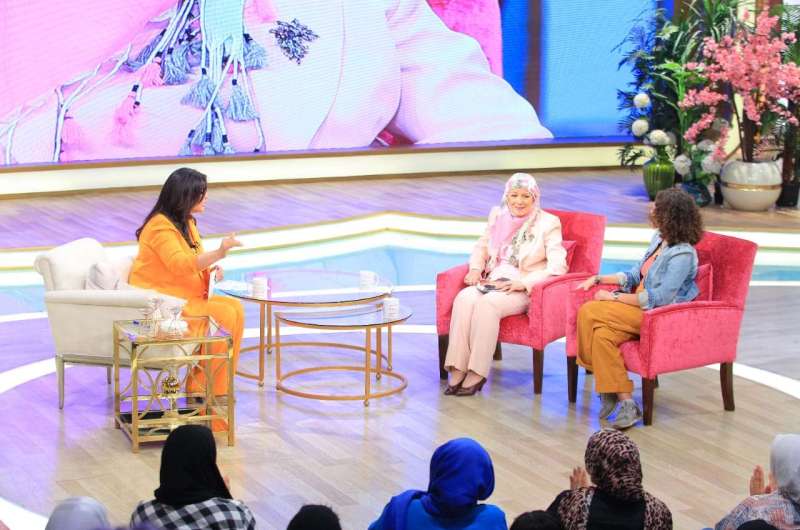 في استضافة منى الشاذلي مشيرة اسماعيل تعيد رقصة البمبوطية وسط تفاعل الجمهور