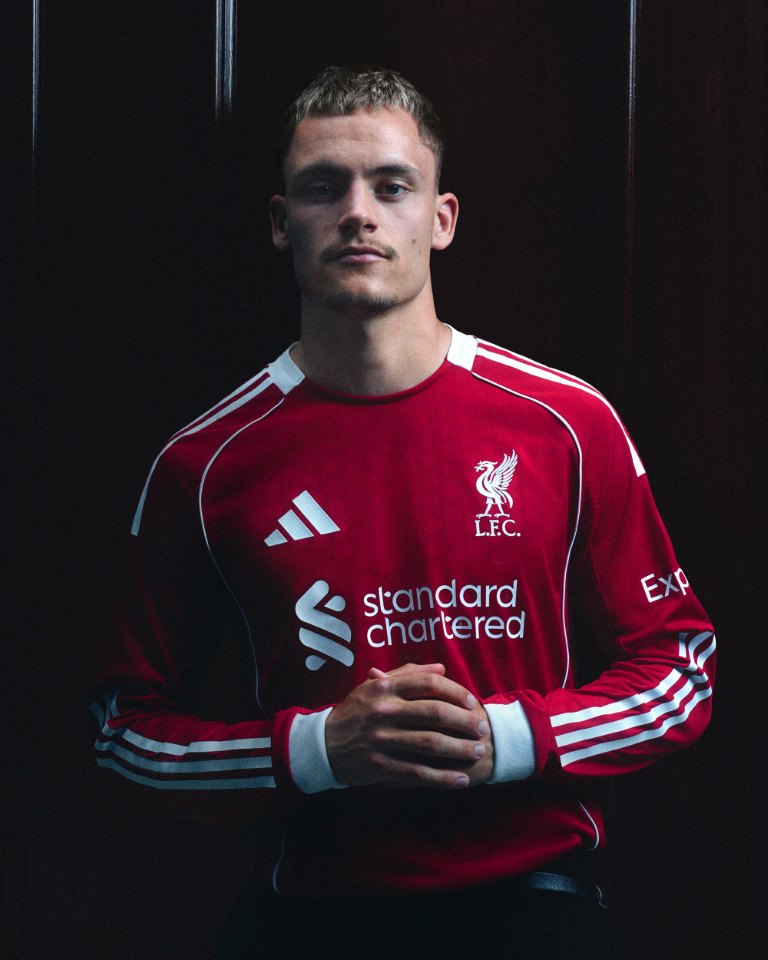 قمصان ليفربول الجديدة 25-26 من أديداس