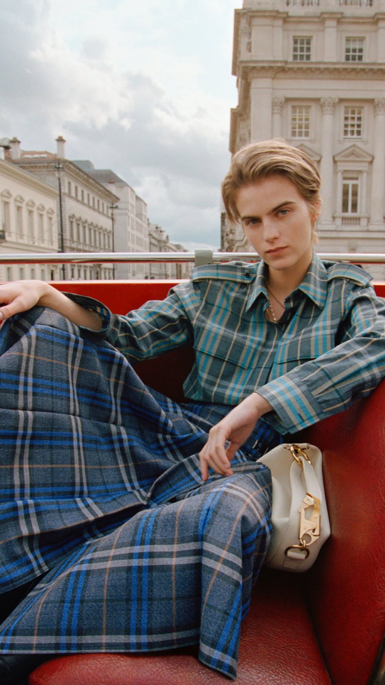 Burberry تحتفل بالعودة إلى المدينة مع Bus Aunty و Nora Attal