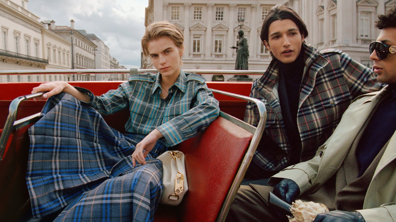 Burberry تحتفل بالعودة إلى المدينة مع Bus Aunty و Nora Attal