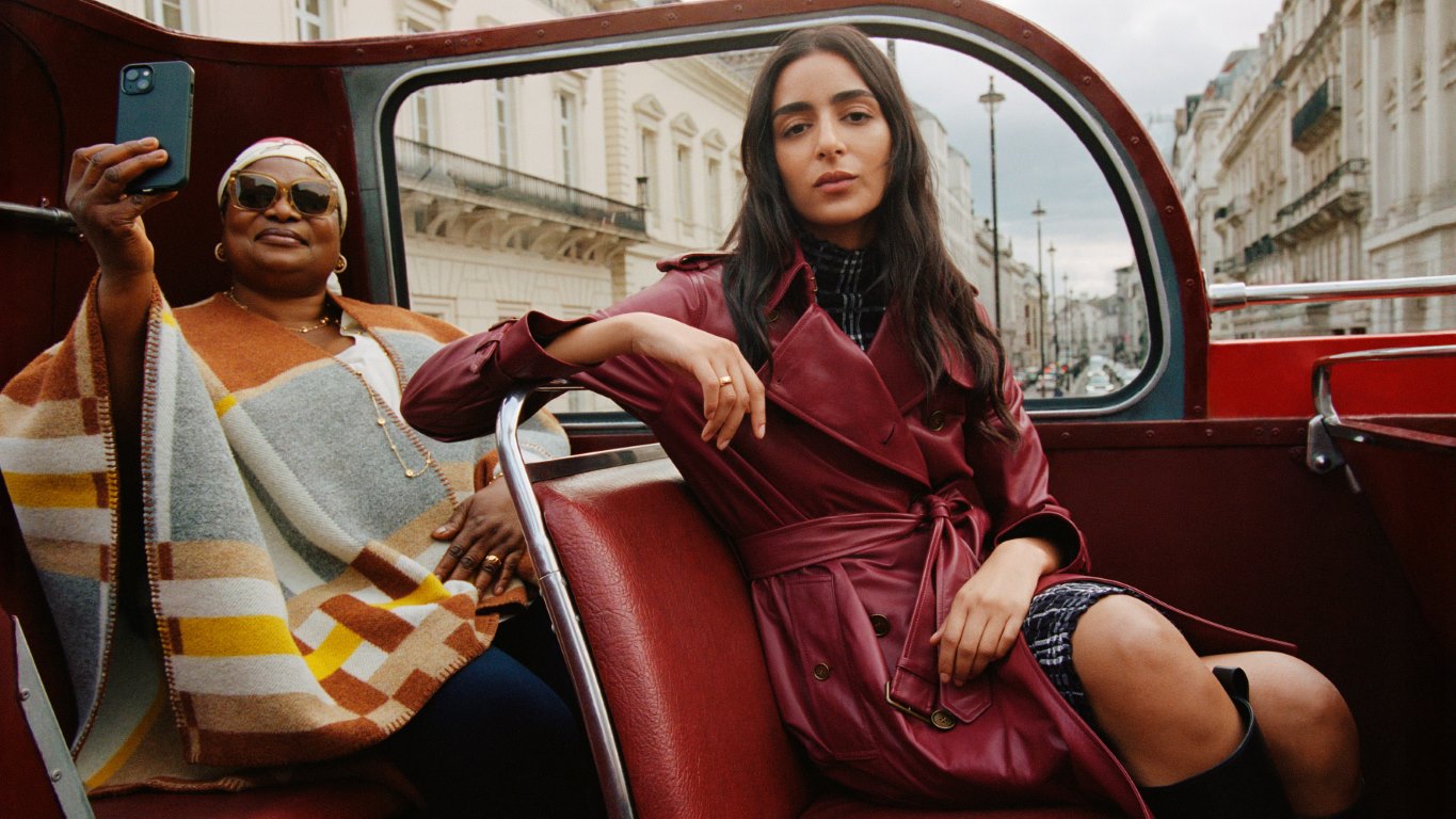 Burberry تحتفل بالعودة إلى المدينة مع Bus Aunty و Nora Attal