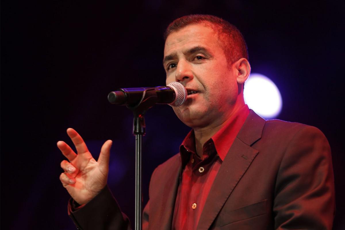 شعار كامل العدد يعيد الشاب مامي إلى الساحة بقوة بعد غياب دام سنوات