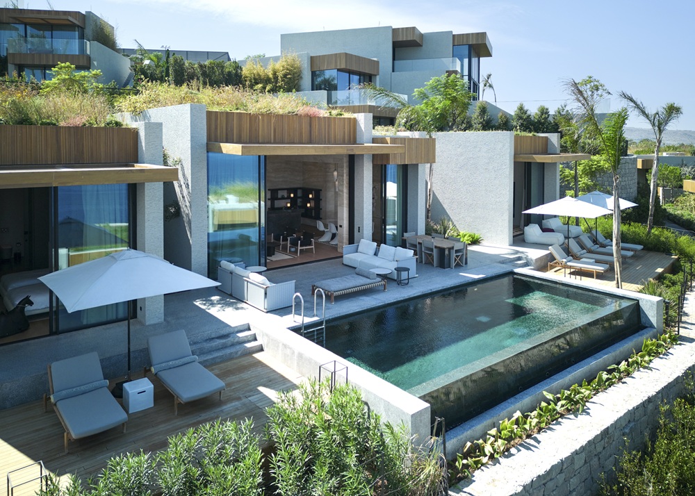 محاور المشاهير عدنان الكاتب يلتقي بانو أكان المدير التنفيذي لمنتجعات ماكس رويال