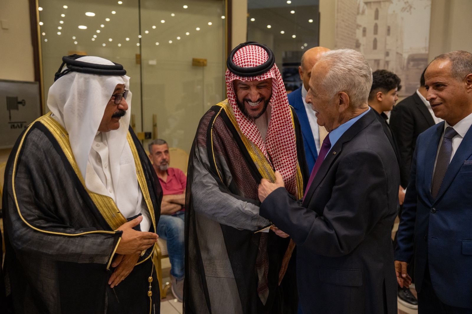 معالي يوسف العيسوي يستقبل جاهة آل كوكش برئاسة الشيخ عبد الكريم الحويان