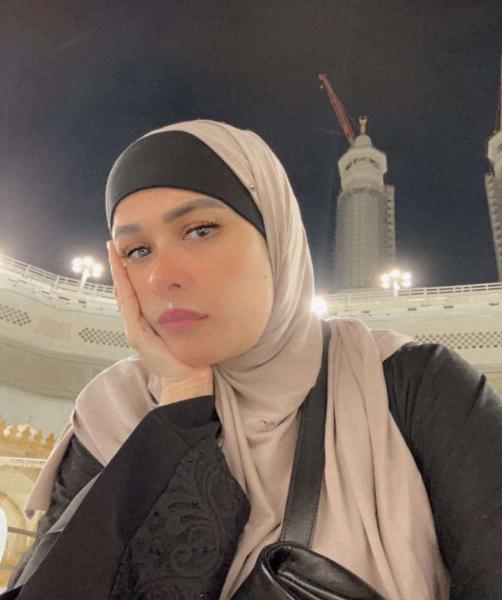 ياسمين عبد العزيز تشارك جمهورها صورًا من الحرم المكي