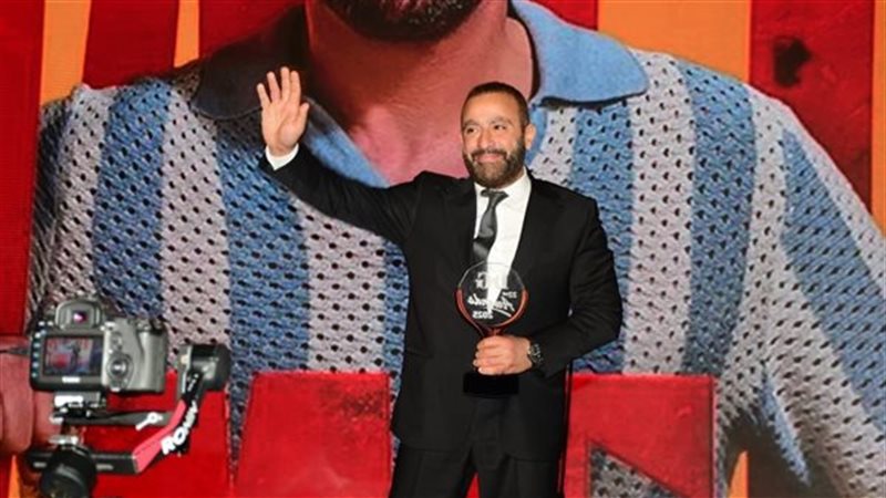 أحمد السقا يحصد جائزة أفضل ممثل ويهدي التكريم لهاني سلامة