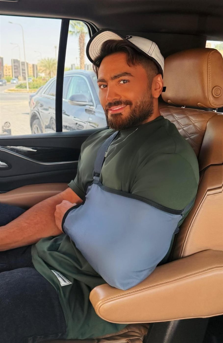 تامر حسني يطمئن جمهوره بعد خضوعه لعملية جراحية بسيطة بسبب التمارين الرياضية