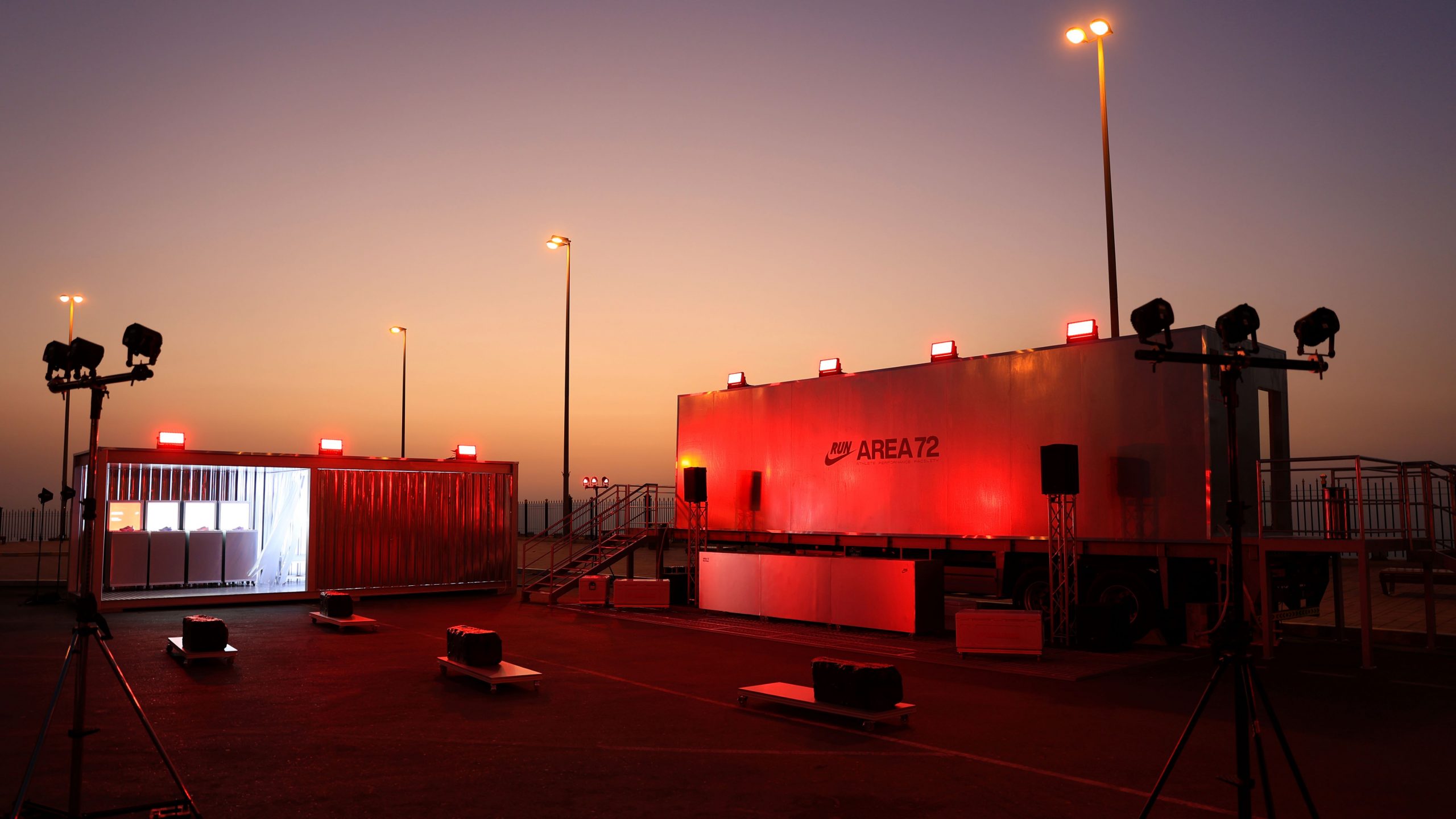 نايكي تجمع العدّاءين العالميين مو فرح ووينفريد يافي مع عدّائي الإمارات في جبل حفيت