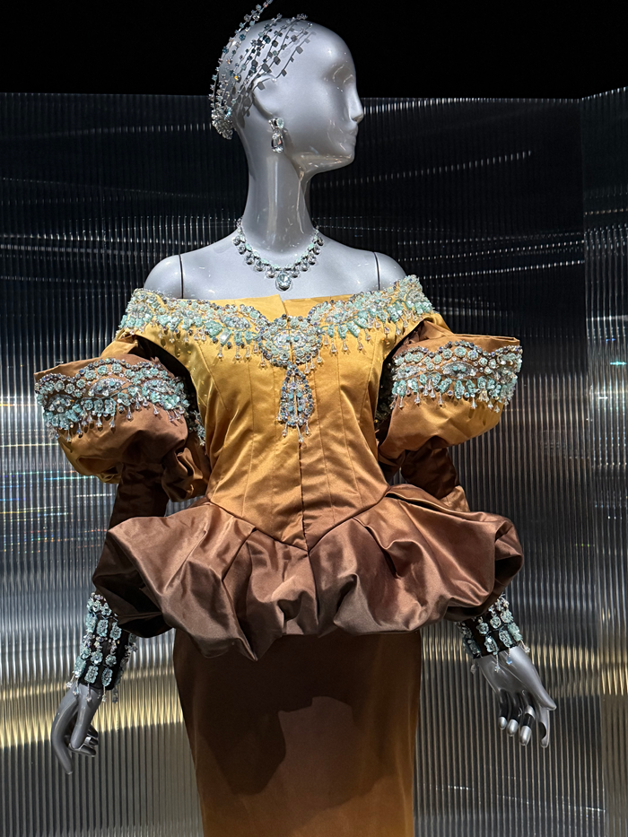 Swarovski تكشف فصلا استثنائيا من معرضها Masters of Light Hollywood