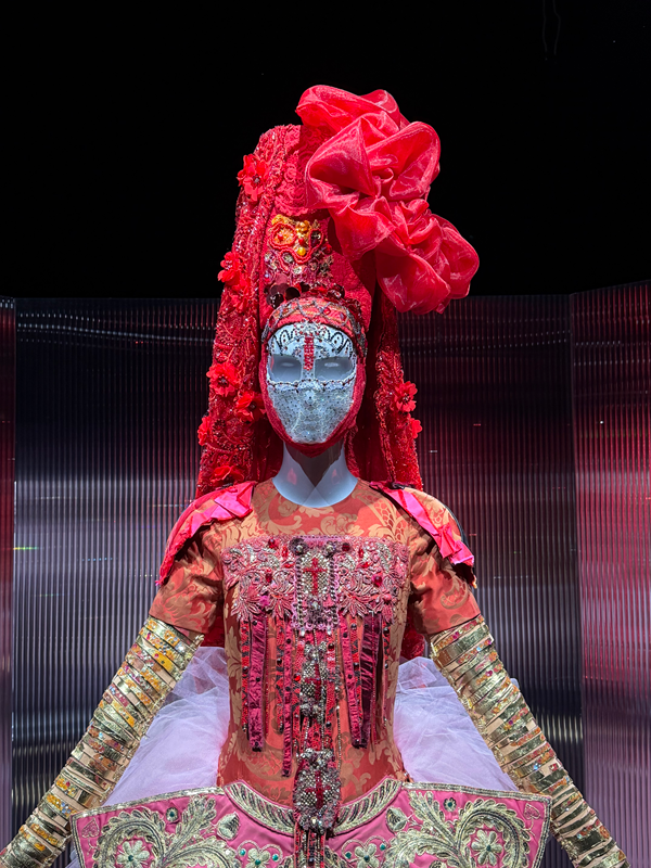 Swarovski تكشف فصلا استثنائيا من معرضها Masters of Light Hollywood